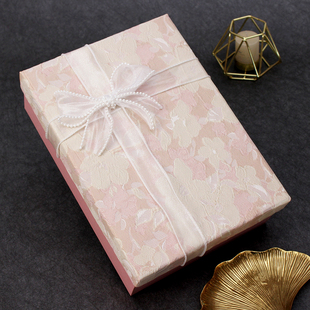 布艺粉色礼物盒子送女生高级感生日礼品盒小众包装盒大号礼盒空盒
