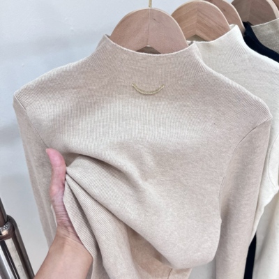带项链半高领针织打底衫2025新款配大衣女毛衣内搭设计感小众上衣