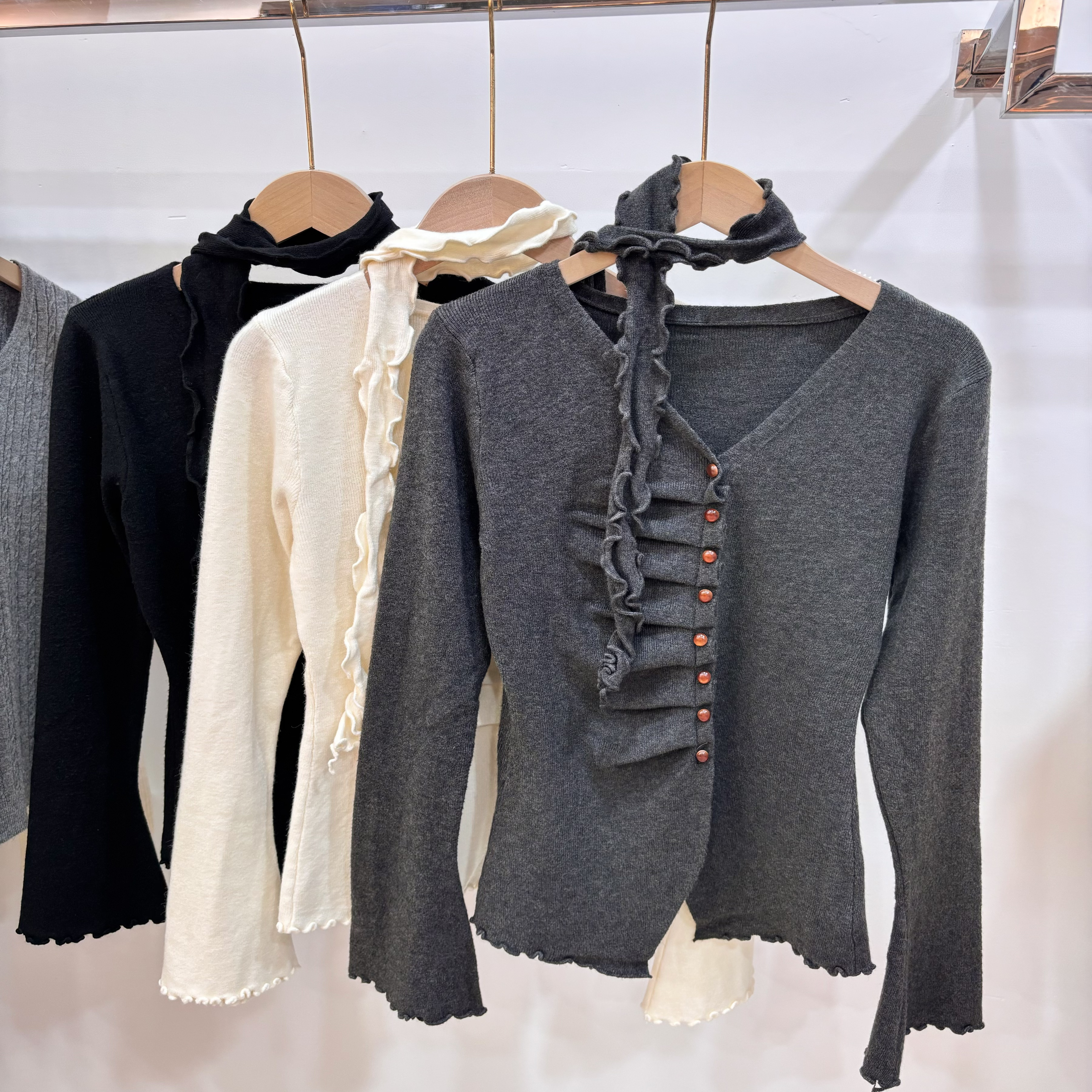 飘带针织衫女设计感小众高级感挂脖毛衣V领内搭打底衫修身上衣