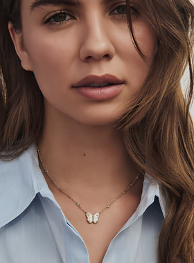 代购Kendra Scott Cailey 蝴蝶金色短款吊坠项链雕刻宝石双面佩戴