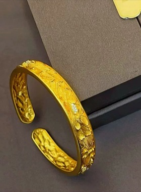 新中式国潮风古法古法錾刻牡丹花宽面开口手镯女镯子黄金色仿真