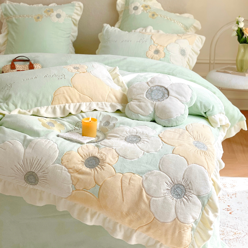 冬季奶油花朵加绒保暖牛奶绒床上
