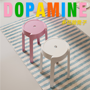 多巴胺凳子可叠放塑料凳餐桌家用加厚客厅客人备用凳子圆凳叠叠凳