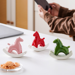 可爱摇摇马陶瓷摆件办公室桌面家居红色马创意新年礼物送女友