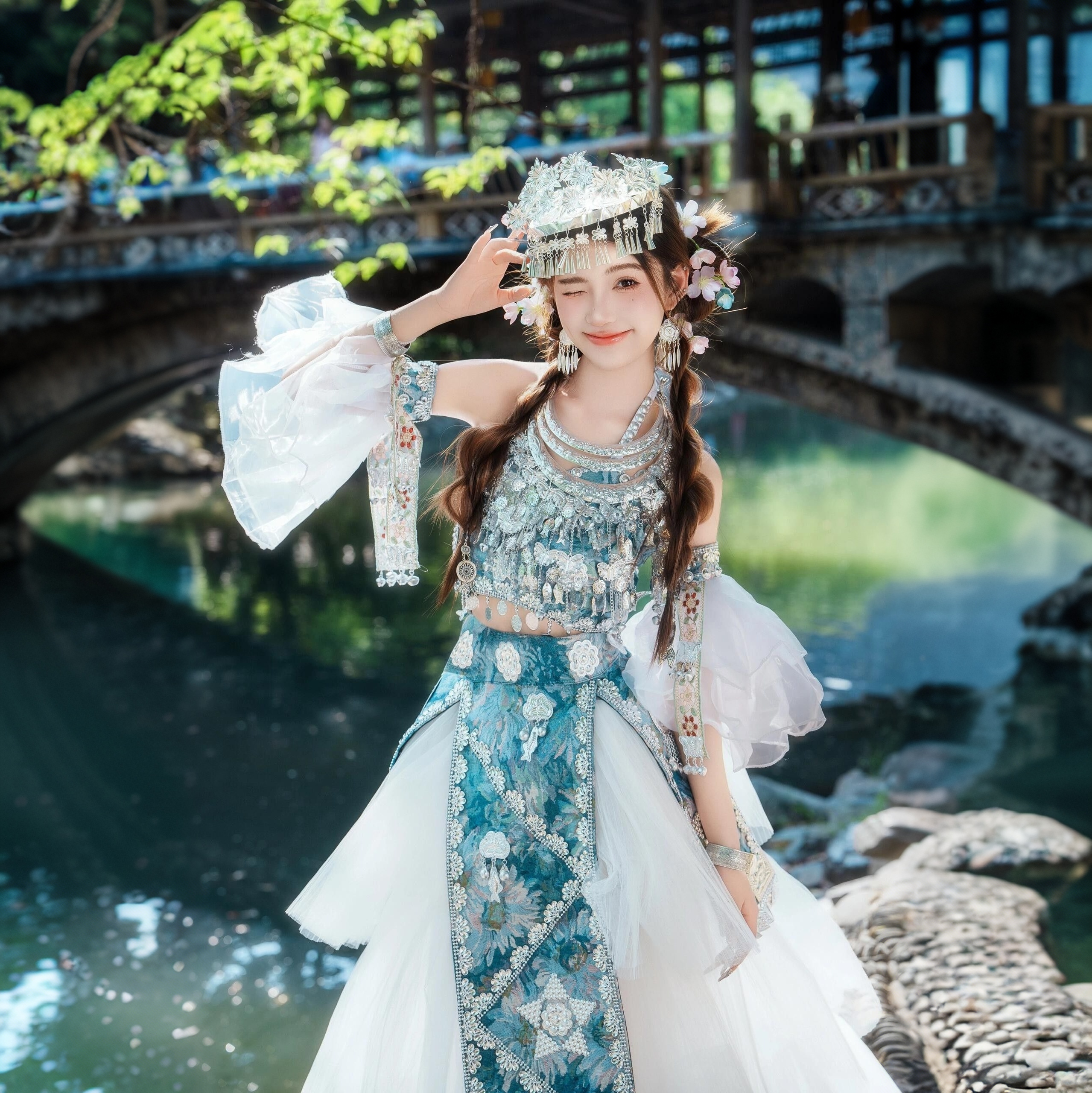 新款民族苗族服装旅拍爆款服饰少女写真苗疆少数民族套装摄影发货