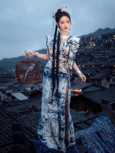 苗疆旗袍改良2024长旗袍复古优雅演出苗族礼服高端民族风摄影服饰