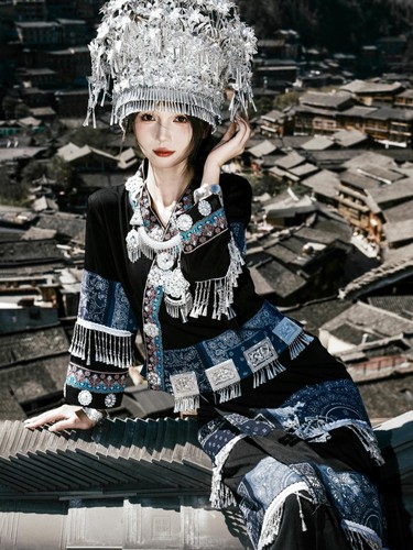 苗族服装少数民族苗寨旅拍苗疆少女土家族爆款舞台演出写真服新款