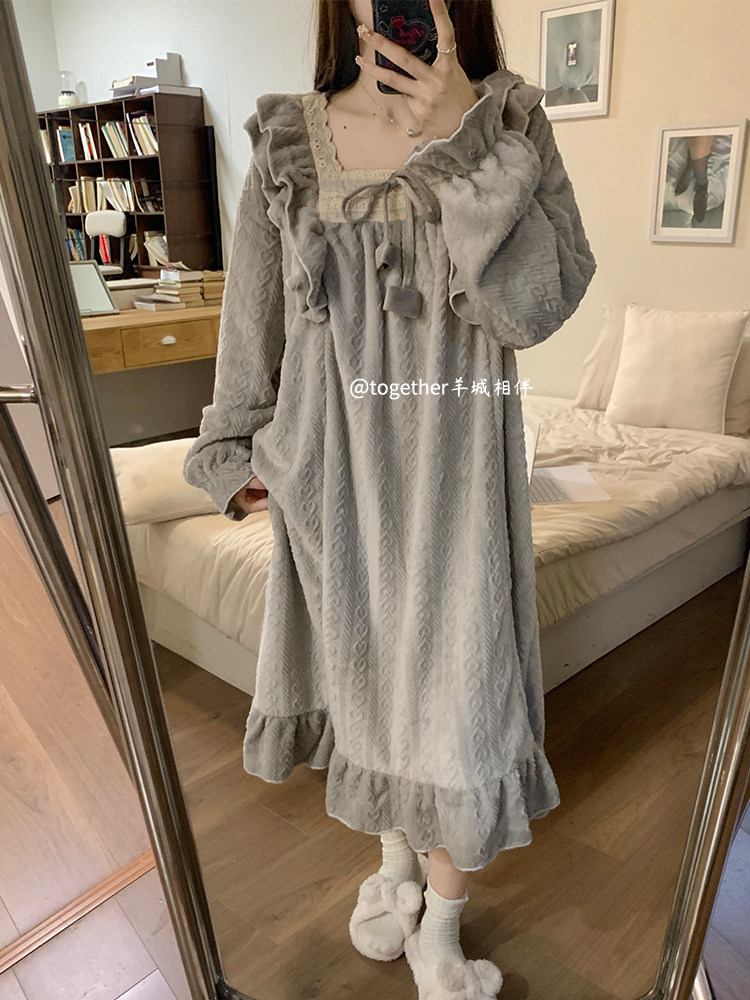 가을 겨울 새 스타일의 산호 벨벳 두껍고 따뜻한 중간 길이의 상큼하고 달콤한 플란넬 잠옷 홈 스커트 여성용 잠옷