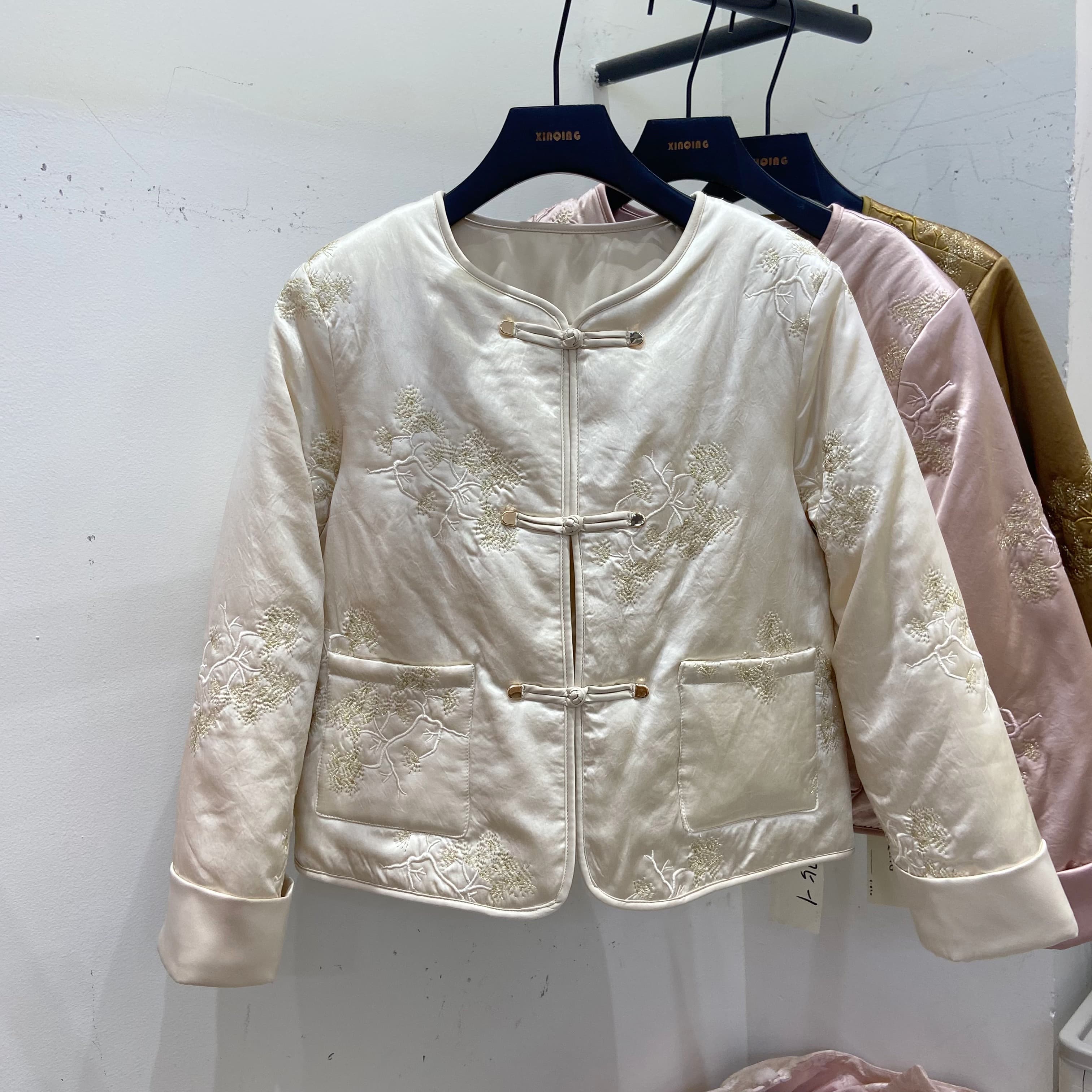 新中式刺绣盘扣醋酸轻薄羽绒服冬