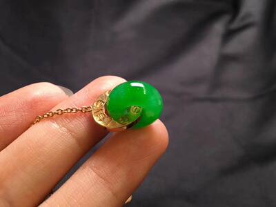 九九直播翡翠散珠珠子圆珠玉珠diy18K金镶嵌卡13.6-6.5阳绿肥扣