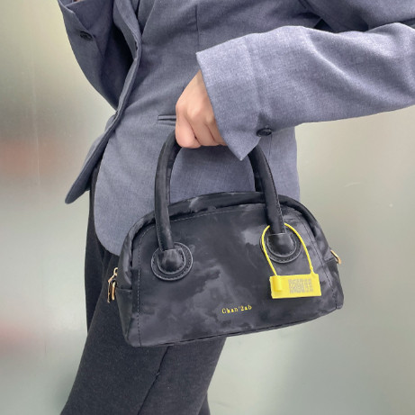 真皮包包女2025新款斜挎包大通用款女包