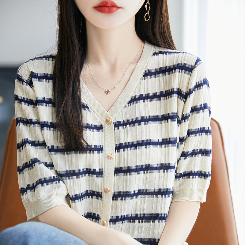 轻奢高级感短袖开衫女2025新款夏季小香风外穿薄款条纹V领上衣T恤