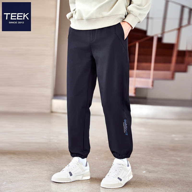 新款百搭休闲裤，休闲又帅气。