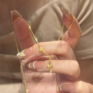 18k黄金色克罗十字架项链女复古百搭鸢尾花锁骨链高级感精品礼物