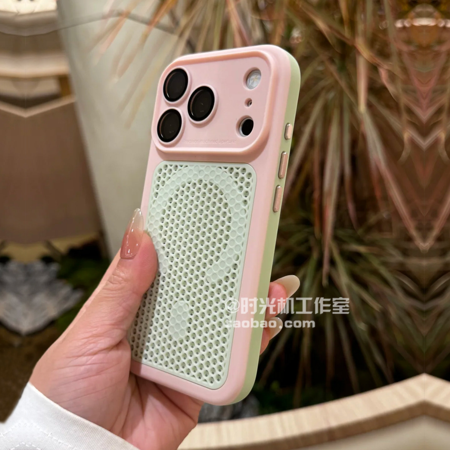 适用iPhone17Promax撞色网洞磁吸