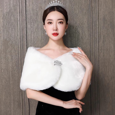 新娘婚纱礼服毛披肩外搭保暖秋冬