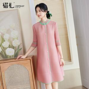 三宅粉色连衣裙女春季新款轻奢褶皱气质大码妈妈婚宴装衣服弹簧裙