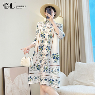 褶皱宽松大码海边度假风印花连衣裙2026春季高端三宅抖抖弹簧裙子
