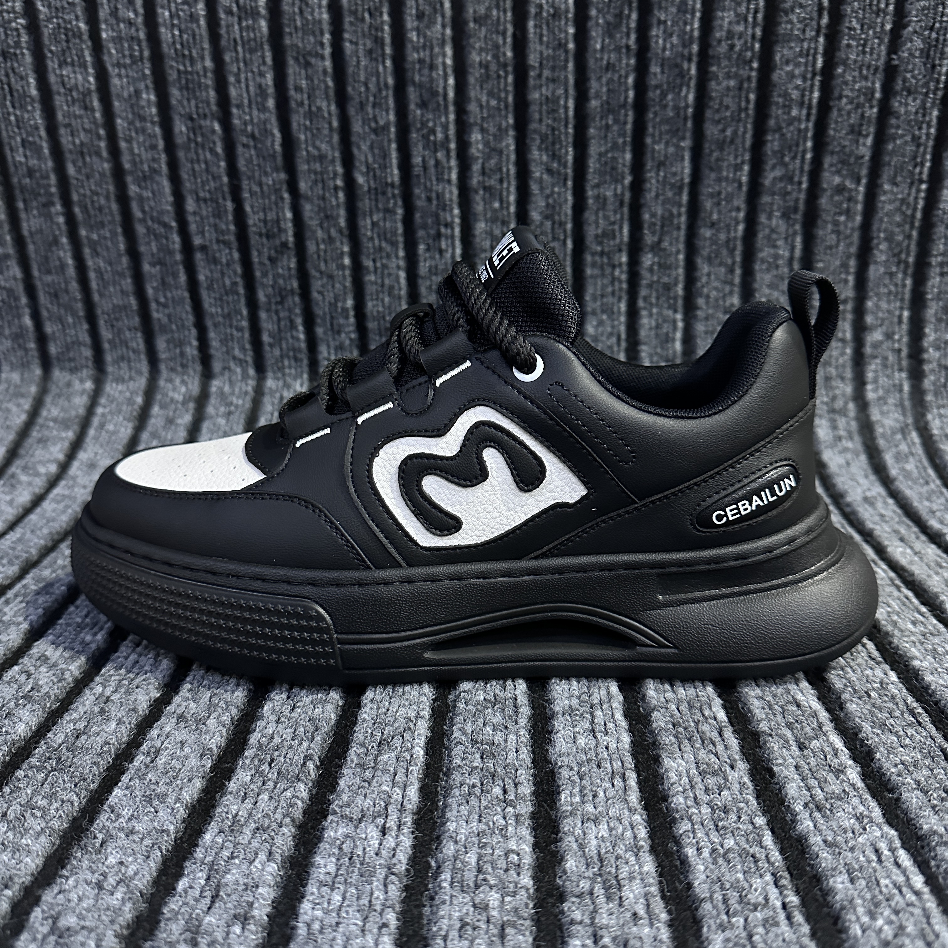 休闲时尚潮流男系带板鞋运动鞋