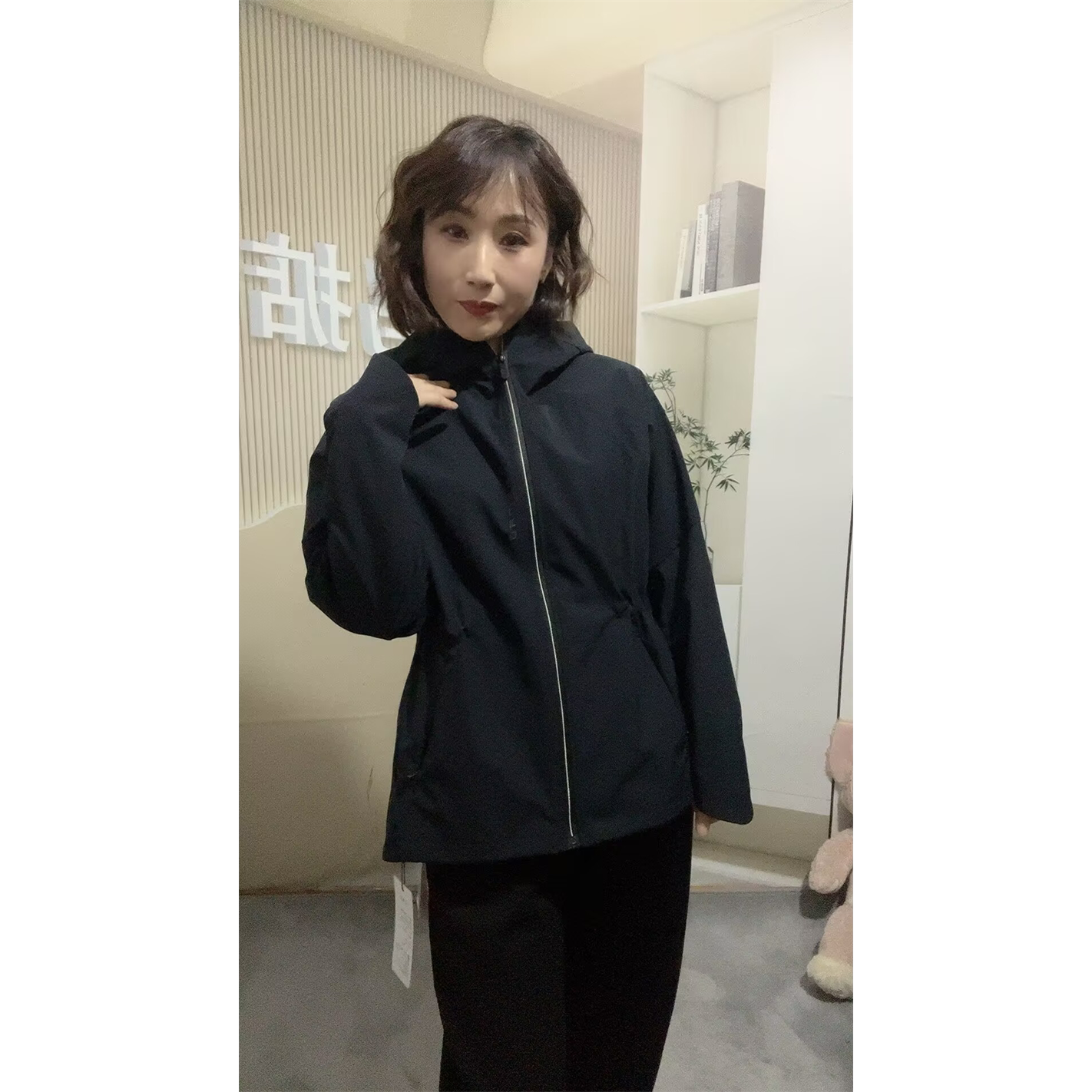 菲玛掂秋冬连帽加绒外套女冲锋衣