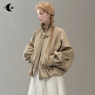 缎面短款 创世纪元 盘扣立领花苞袖 2025新款 风衣外套女 蓓蕾绪光