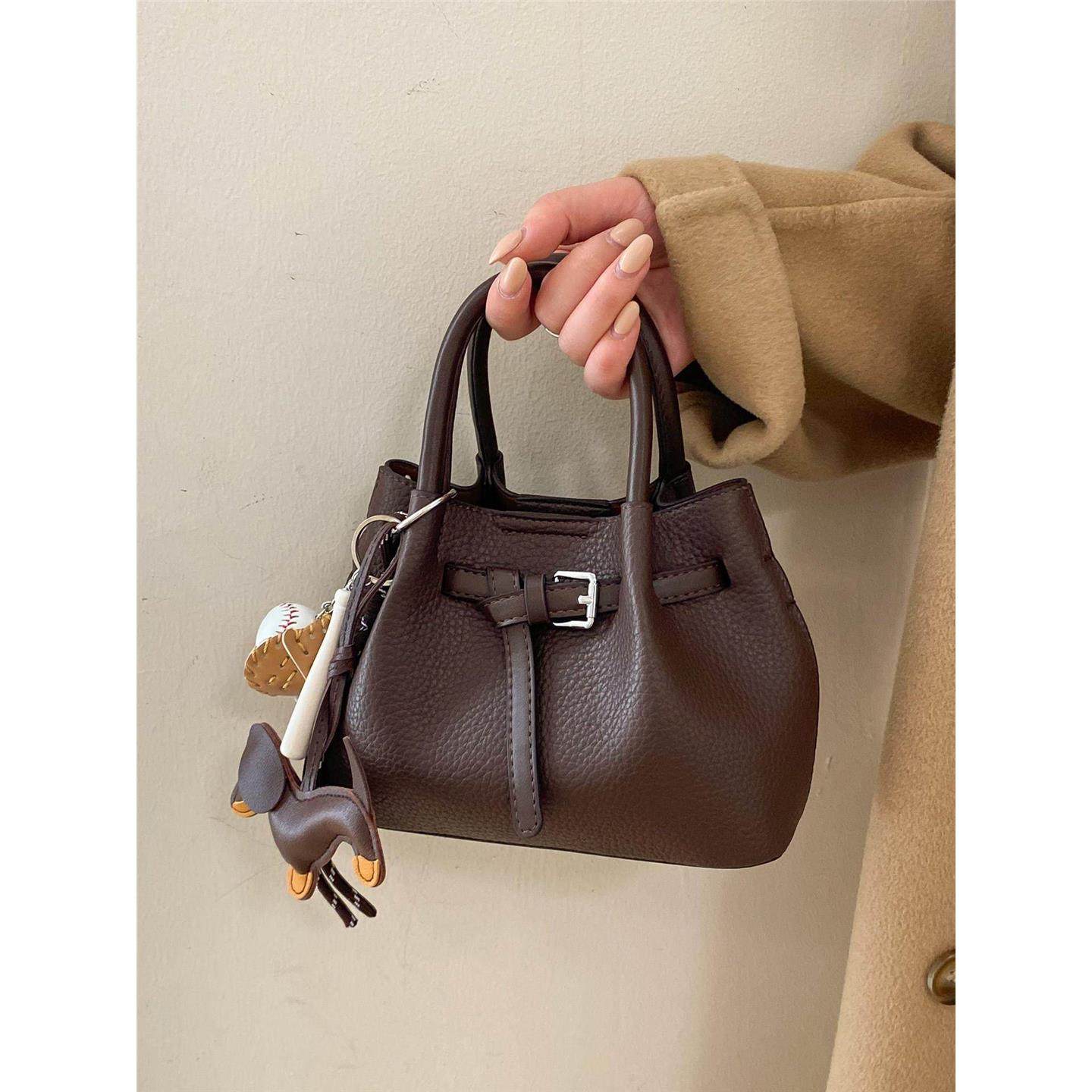 高级感手提包包女式2026新款潮荔枝纹百搭单肩包荔枝纹斜挎水桶包,箱包皮具/热销女包/男包,水桶包,淘宝优惠券,粉丝福利购,淘宝优惠卷