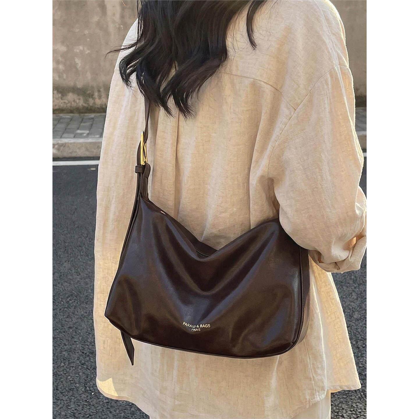 斜挎包女包2026新款潮高级感复古包包女款单肩包大容量通勤托特包