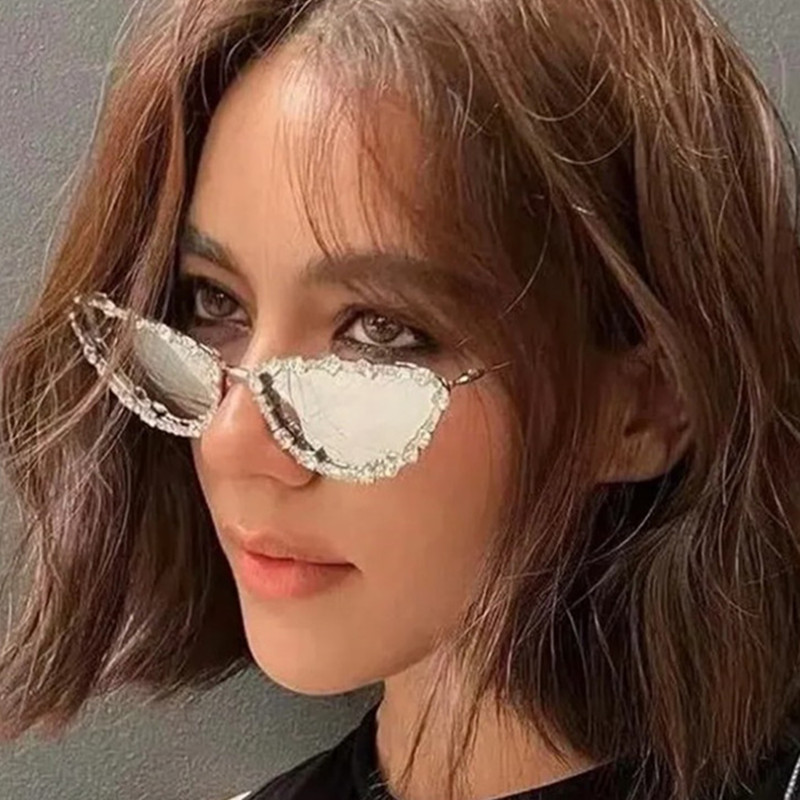 欧美复古镶钻猫眼墨镜男女潮金属朋克三角形眼镜韩版高级感太阳镜