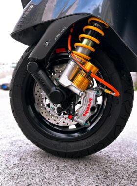 Vespa16-26GTV300改装欧林斯前后避震卡钳套装rcs上泵全车hel钢喉