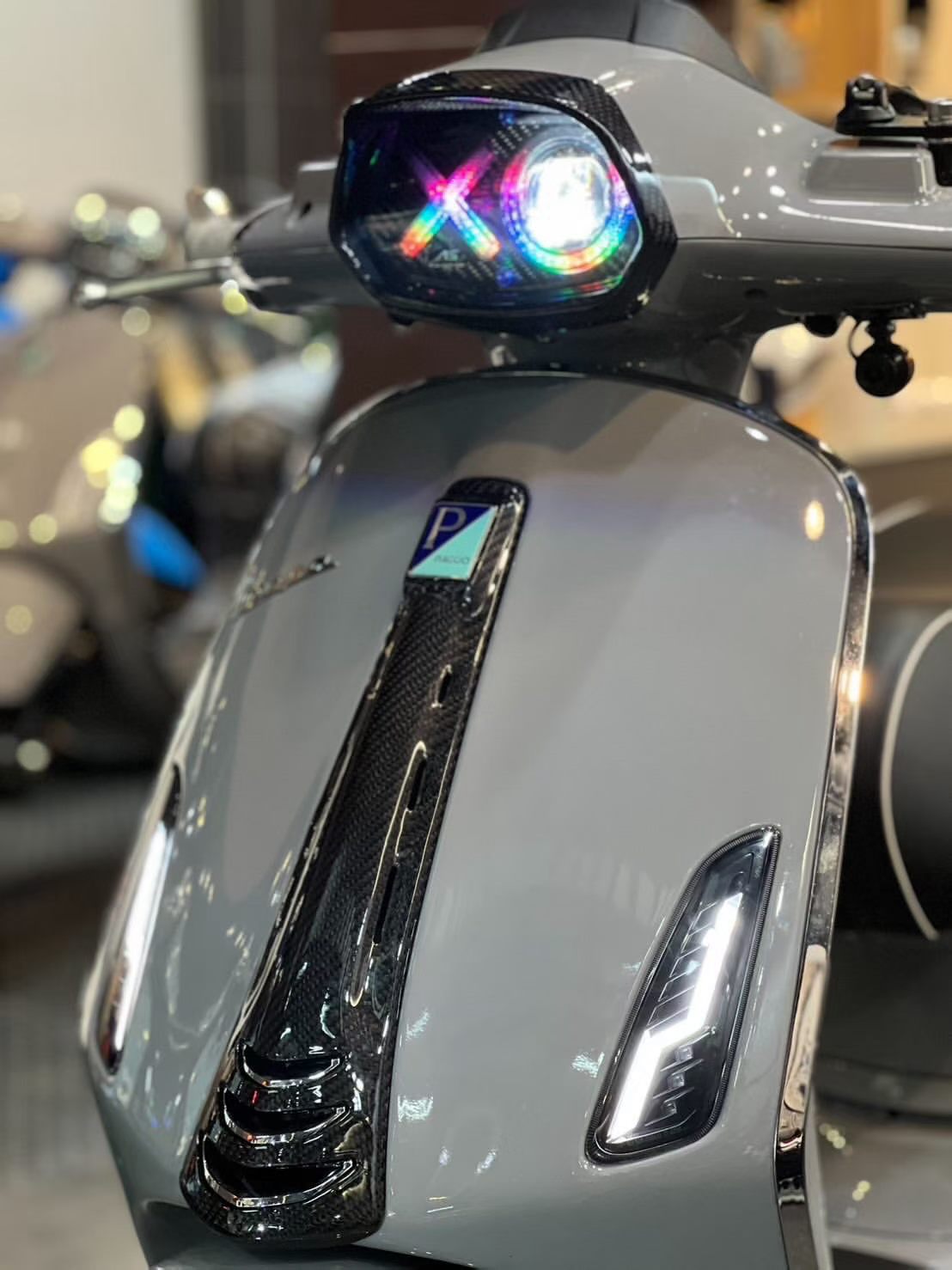 Vespa冲刺150/180改装台湾视觉鲨As XO v2 Led大灯 app控制颜色