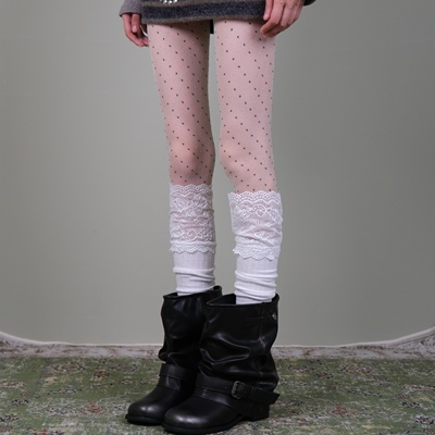 西岭“fitcheck~”秋冬木质调低饱和穿搭！波点丝袜搭配蕾丝堆堆