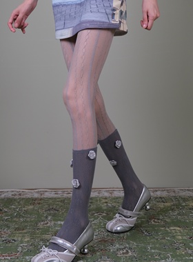 西岭【灰色立体小花小腿袜女甜美浪漫风搭配花纹丝袜银色鞋子潮