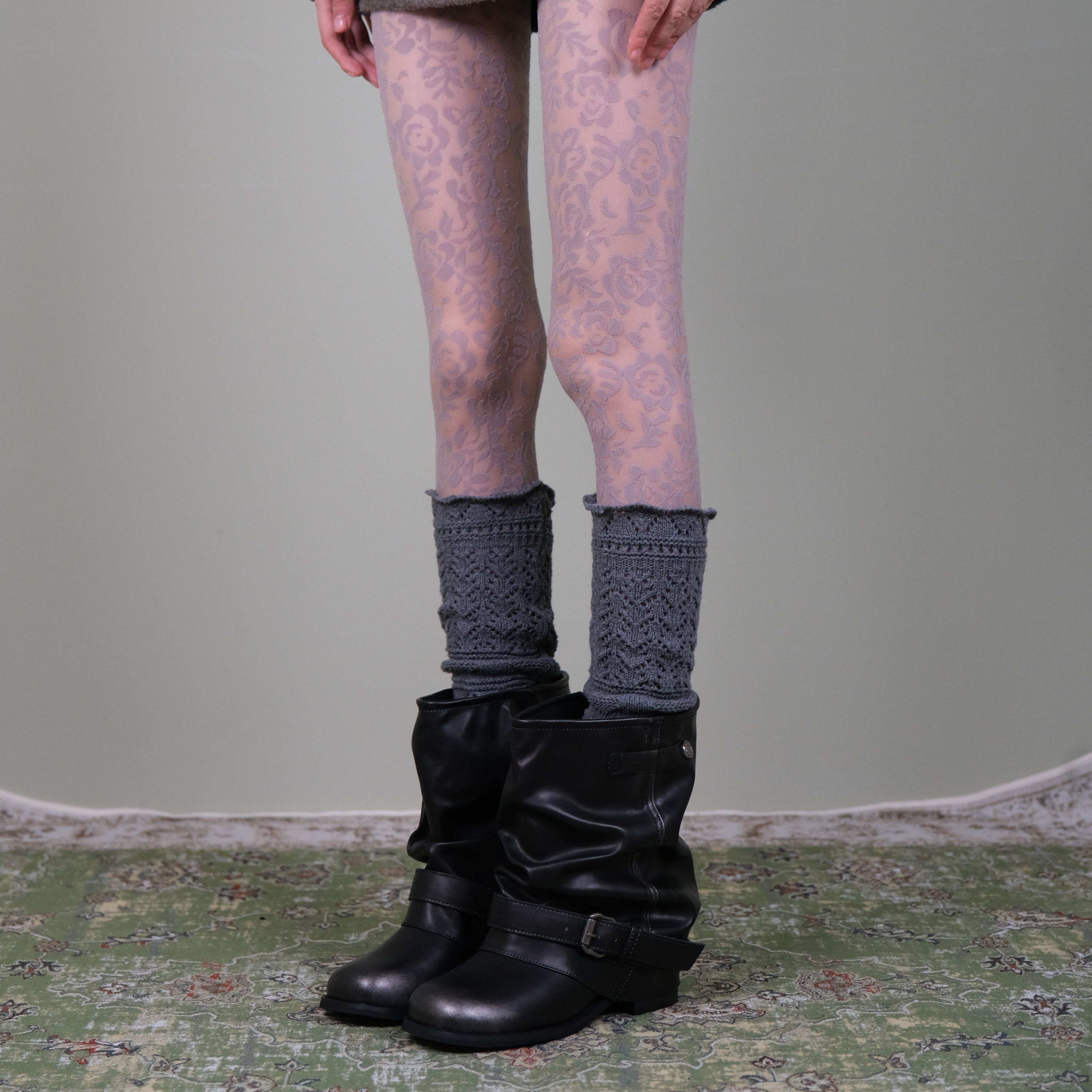 花纹丝袜搭配针织镂空小腿袜