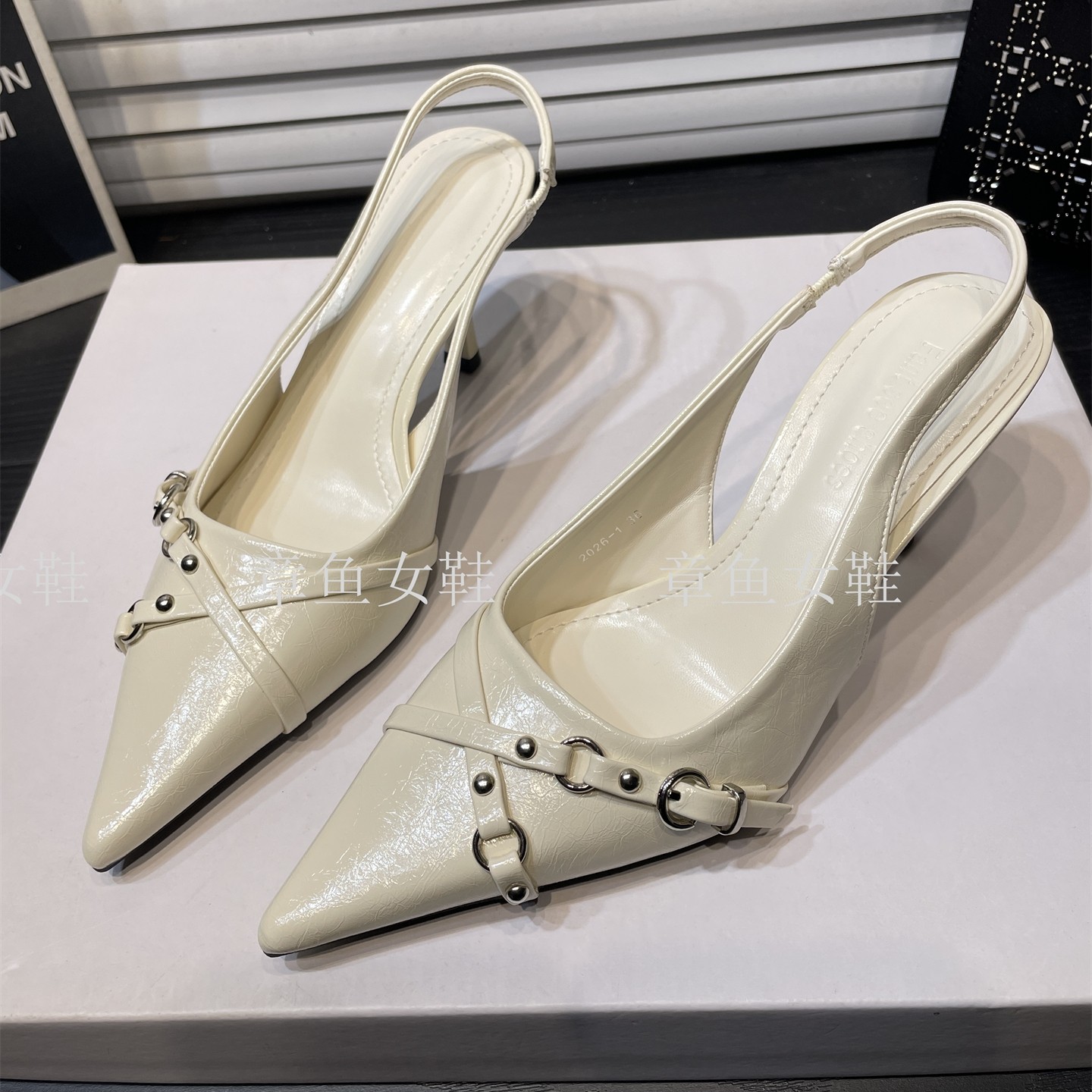 2026春季法式高跟鞋女细跟尖头浅口单鞋气质铆钉一字扣带包头凉鞋,女鞋,时装凉鞋,淘宝优惠券,粉丝福利购,淘宝优惠卷