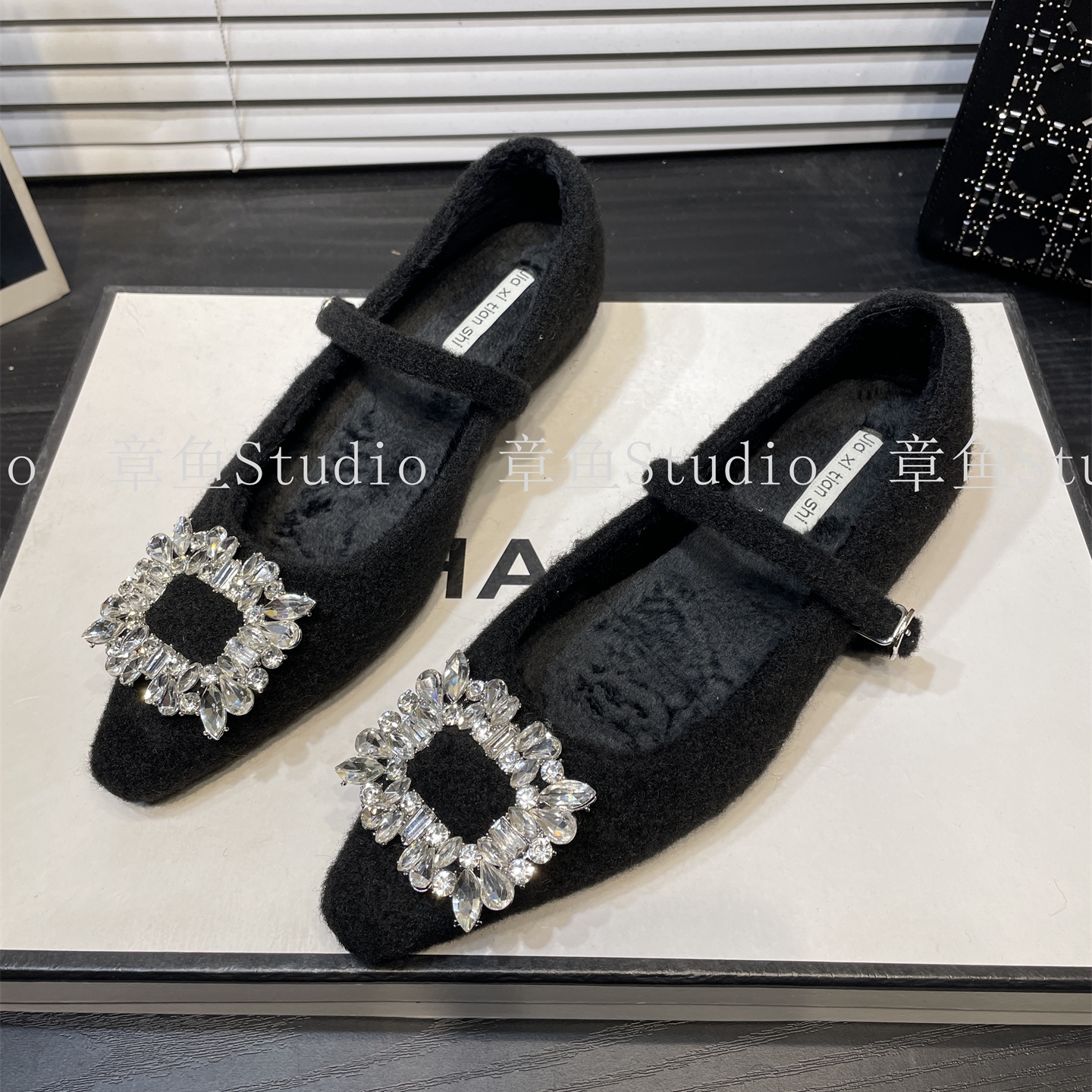 内增高气质水钻毛呢加绒尖头单鞋