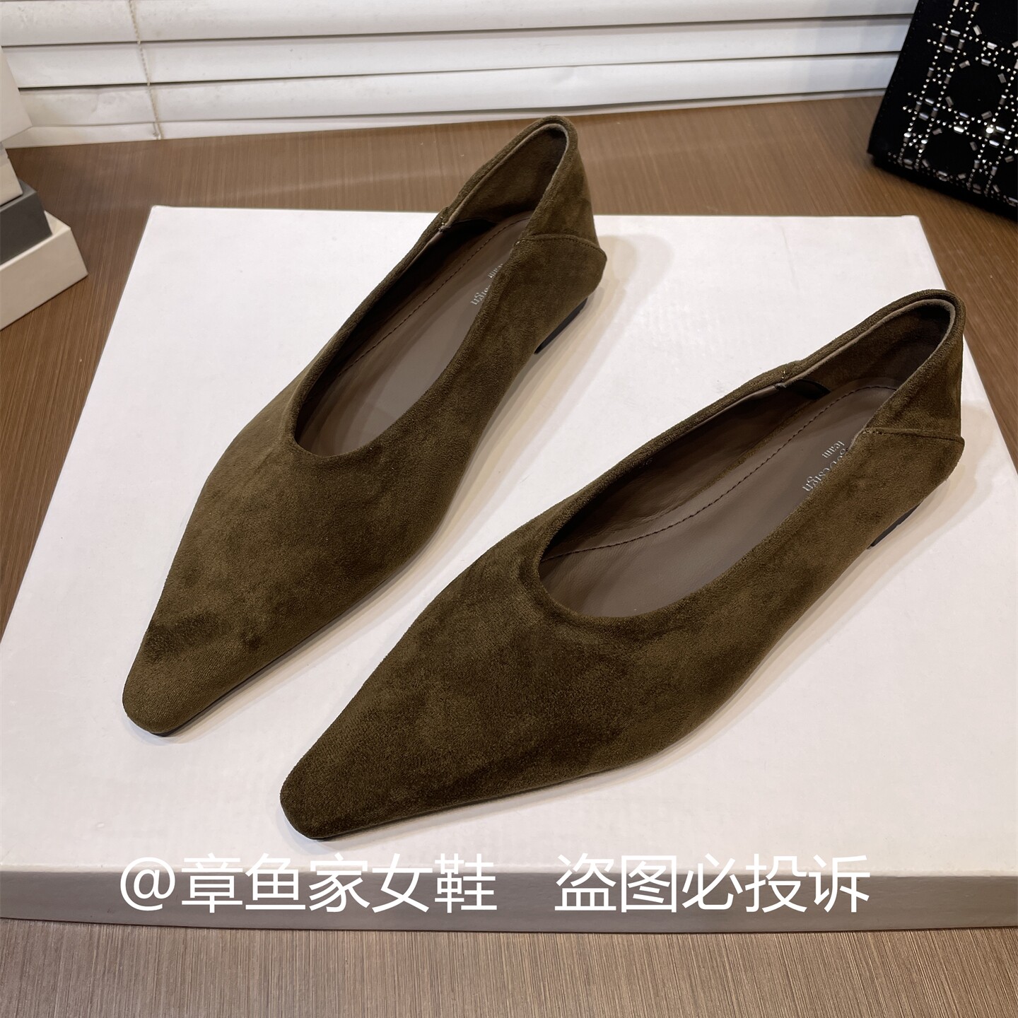 极简复古尖头绒面浅口单鞋女2026秋季气质软底舒适通勤百搭奶奶鞋