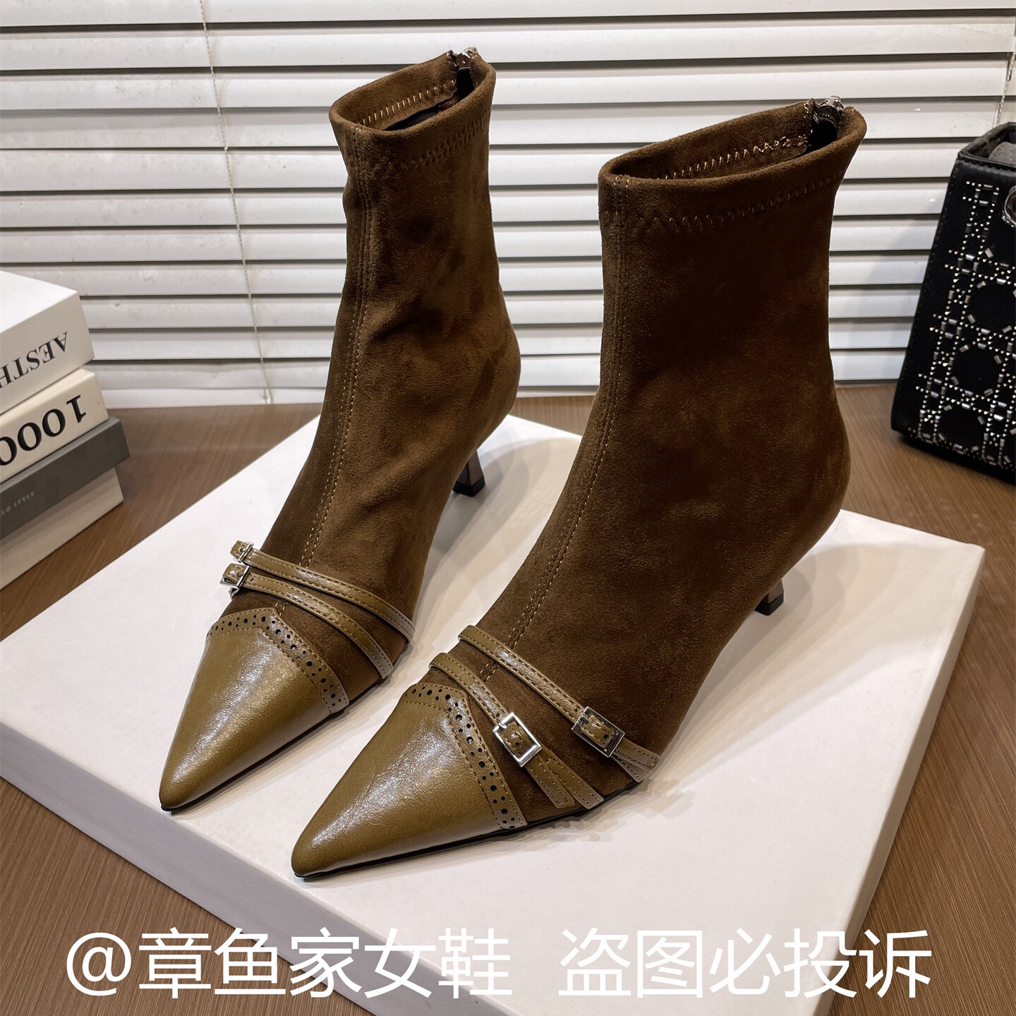 法式尖头细跟绒面时装短靴2026秋季皮带扣后拉链气质高跟瘦瘦靴女