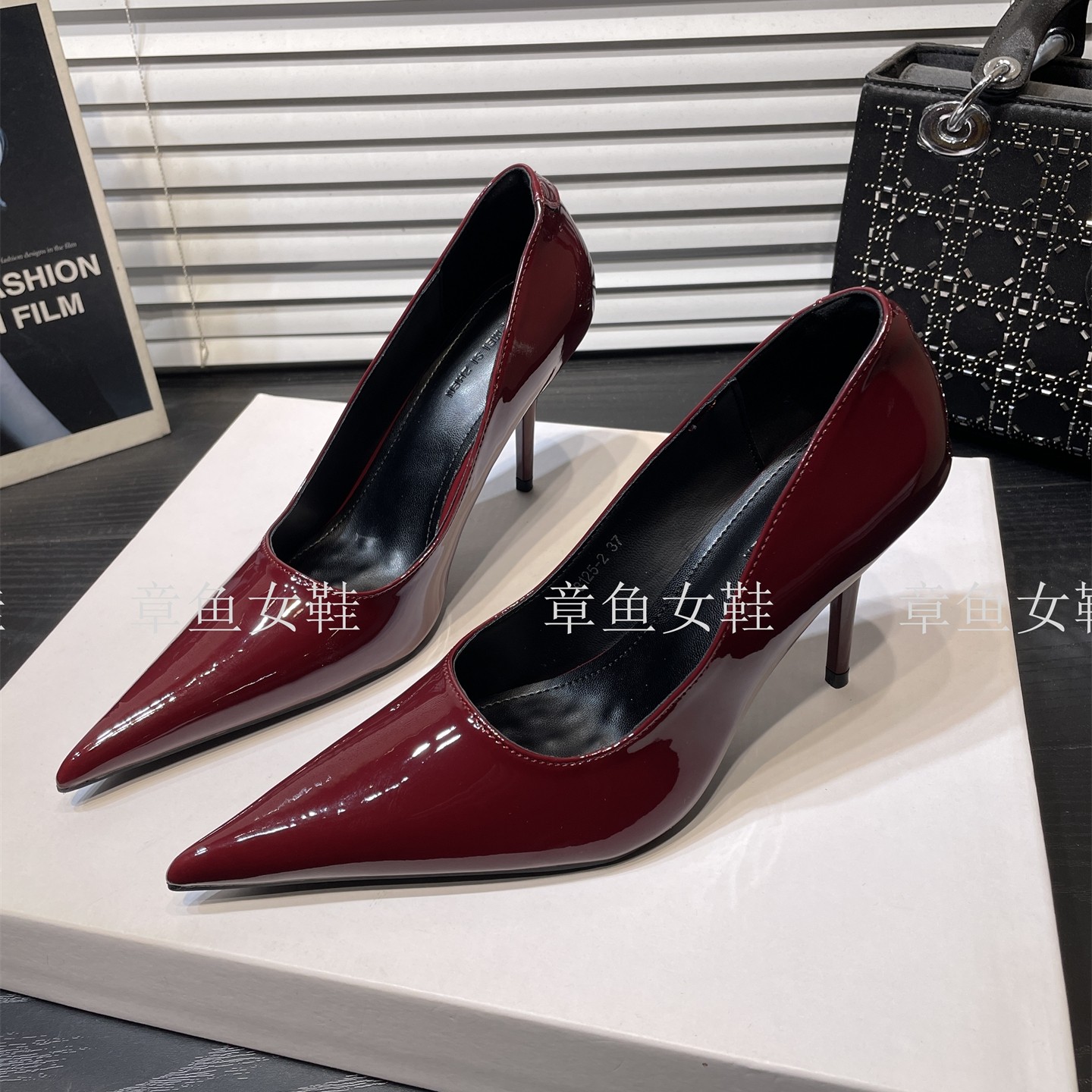 气质红色高跟鞋女2026春新款细跟尖头浅口单鞋性感漆皮通勤工作鞋