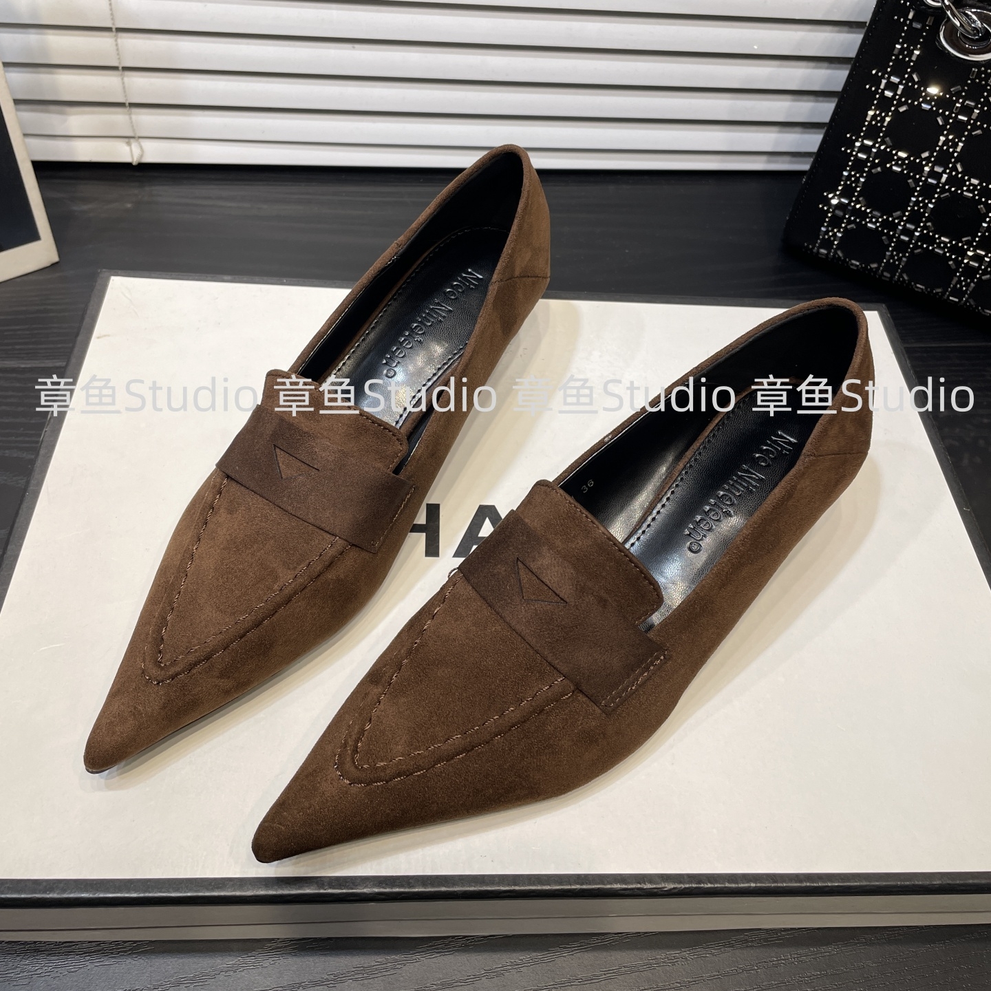 尖头软皮职业OL通勤细跟深口单鞋