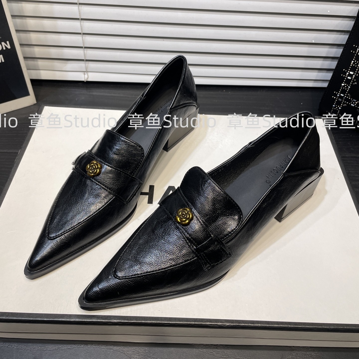 法式复古山茶花金属扣粗跟乐福鞋女小皮鞋2025秋新款尖头深口单鞋,女鞋,浅口单鞋,淘宝优惠券,粉丝福利购,淘宝优惠卷