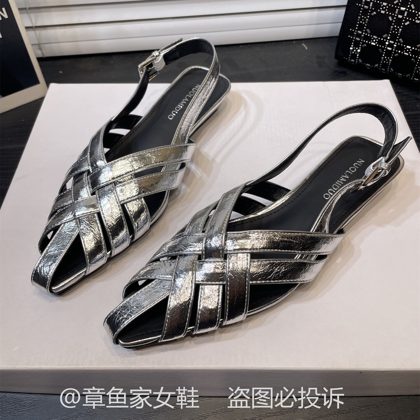 夏季银色编织镂空低跟包头凉鞋女2026新款配裙子尖头单鞋罗马凉鞋