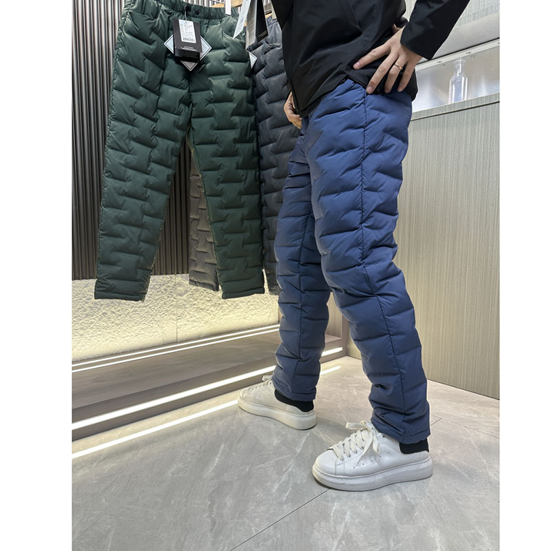 户外冰冻雨雪天气滑雪滑冰抗摔