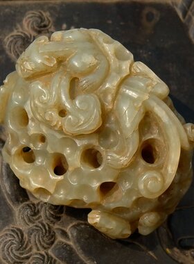 手工雕刻带证书新疆和田玉