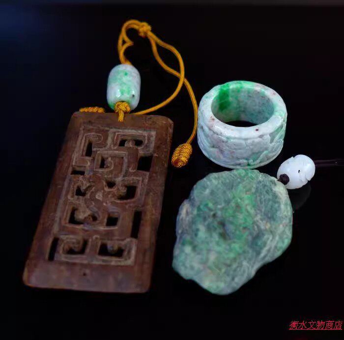 春=护4180老玉库存精品明清木雕和田翡翠龙把件一组收藏把玩