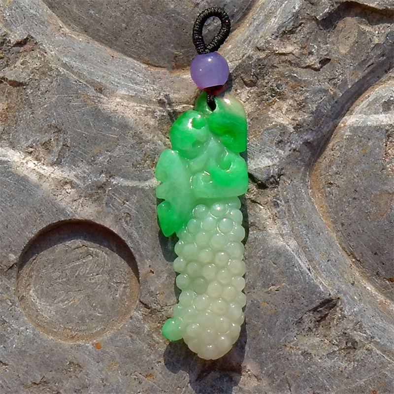 春=燕9405天然a货缅甸老坑正阳绿翡翠如意葡萄吊坠挂件带证书复检