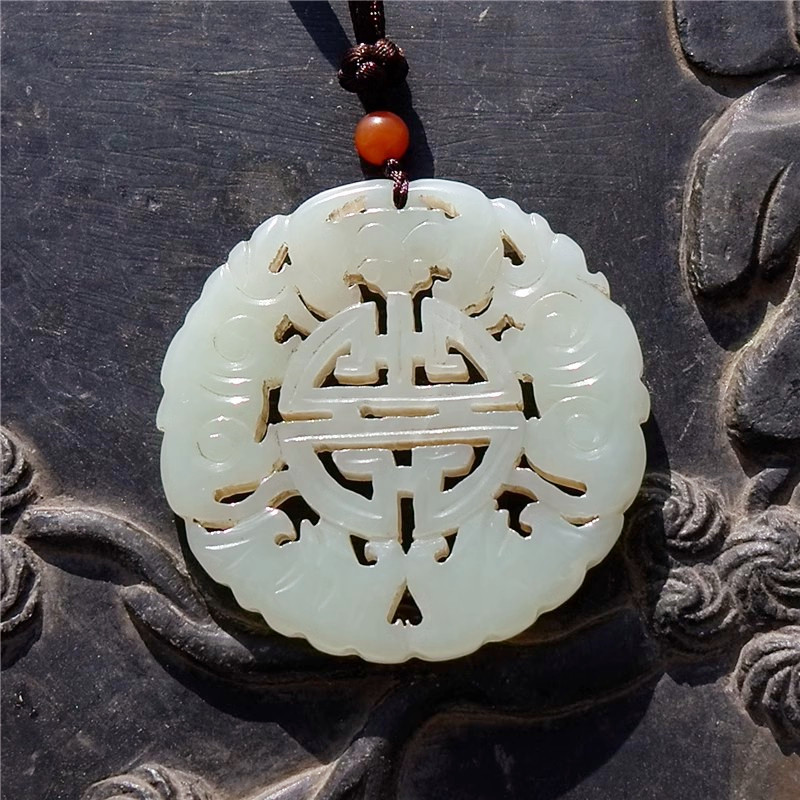 忘=归0556清代新疆和田玉羊脂白玉籽料镂空五福捧寿吊坠牌子挂件