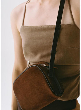 西班牙欧洲正品代购 MANGO 女士 绒面革斜挎包 22x17x6  17004447