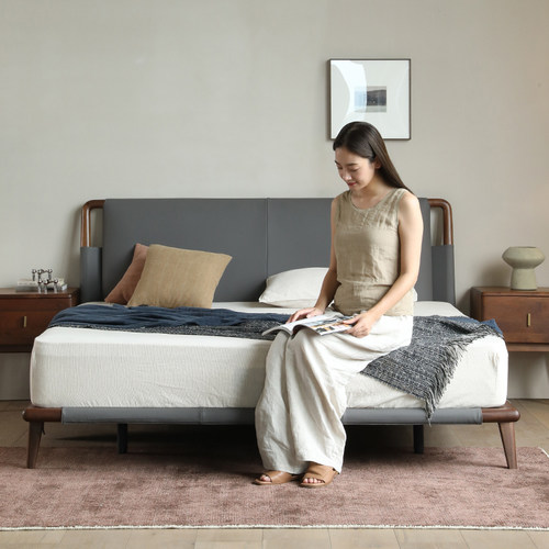 欣雅图意式极简黑胡桃木真皮床