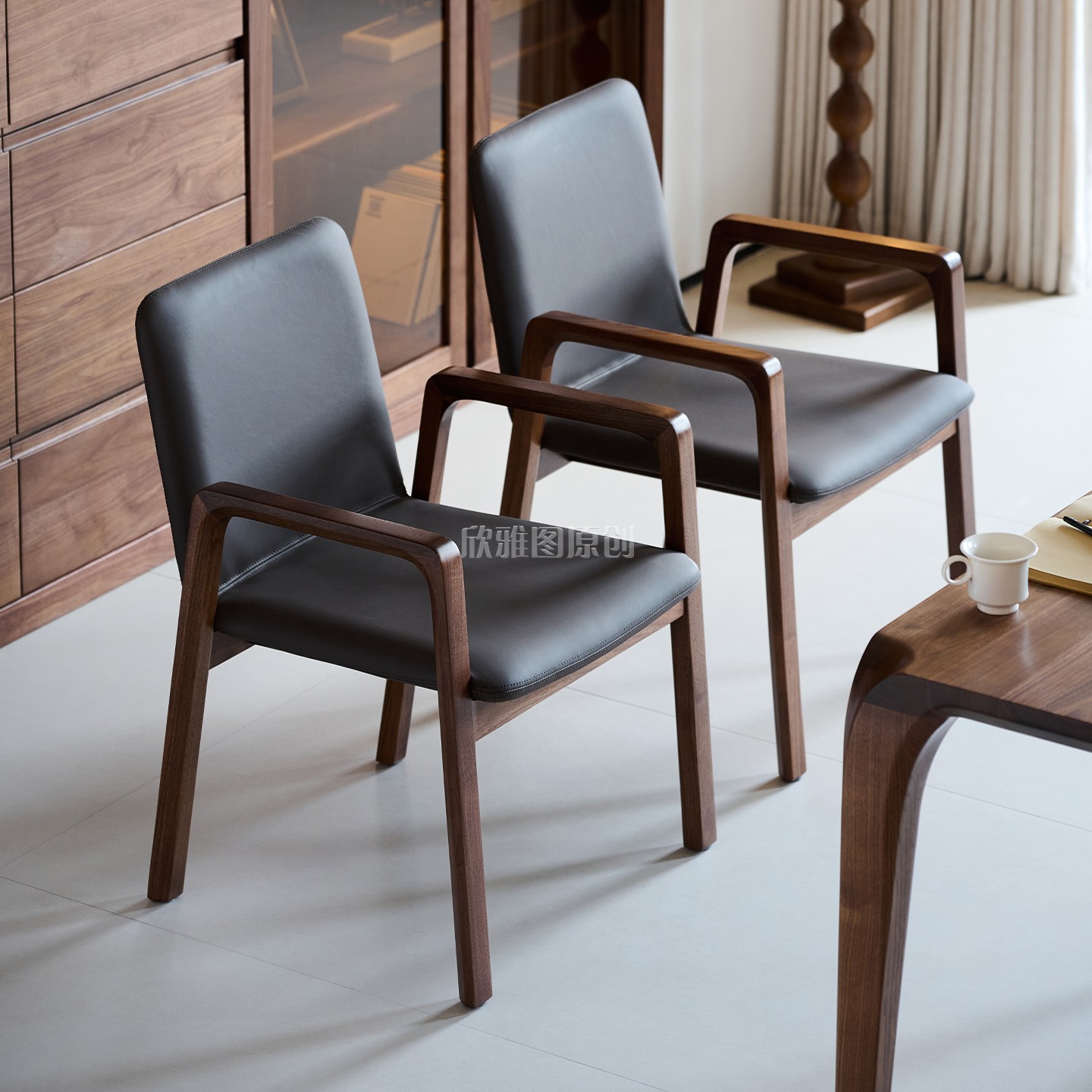 欣雅图北美黑胡桃木真皮餐椅