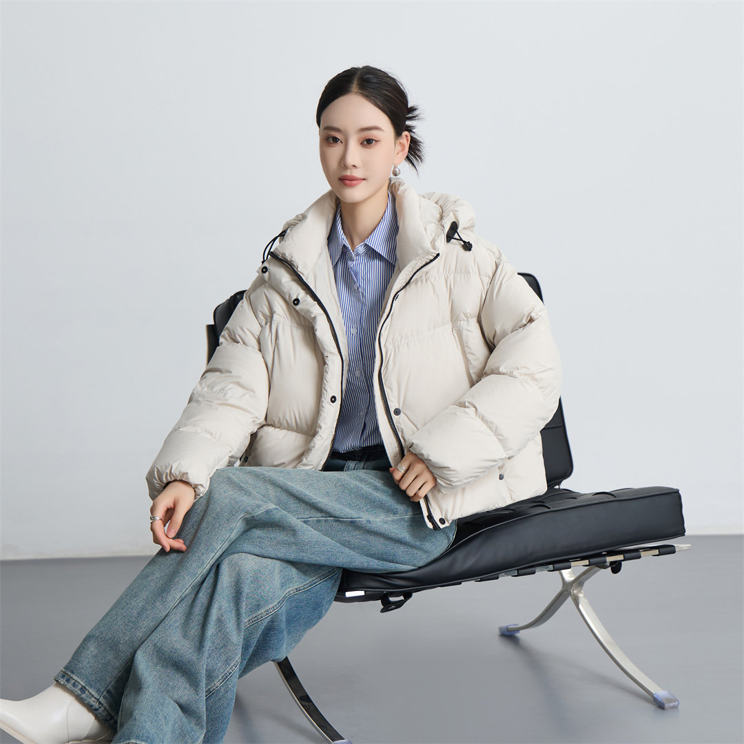 2025新款短款泡芙羽绒服高级感常规款女冬连帽面包服外套小个子